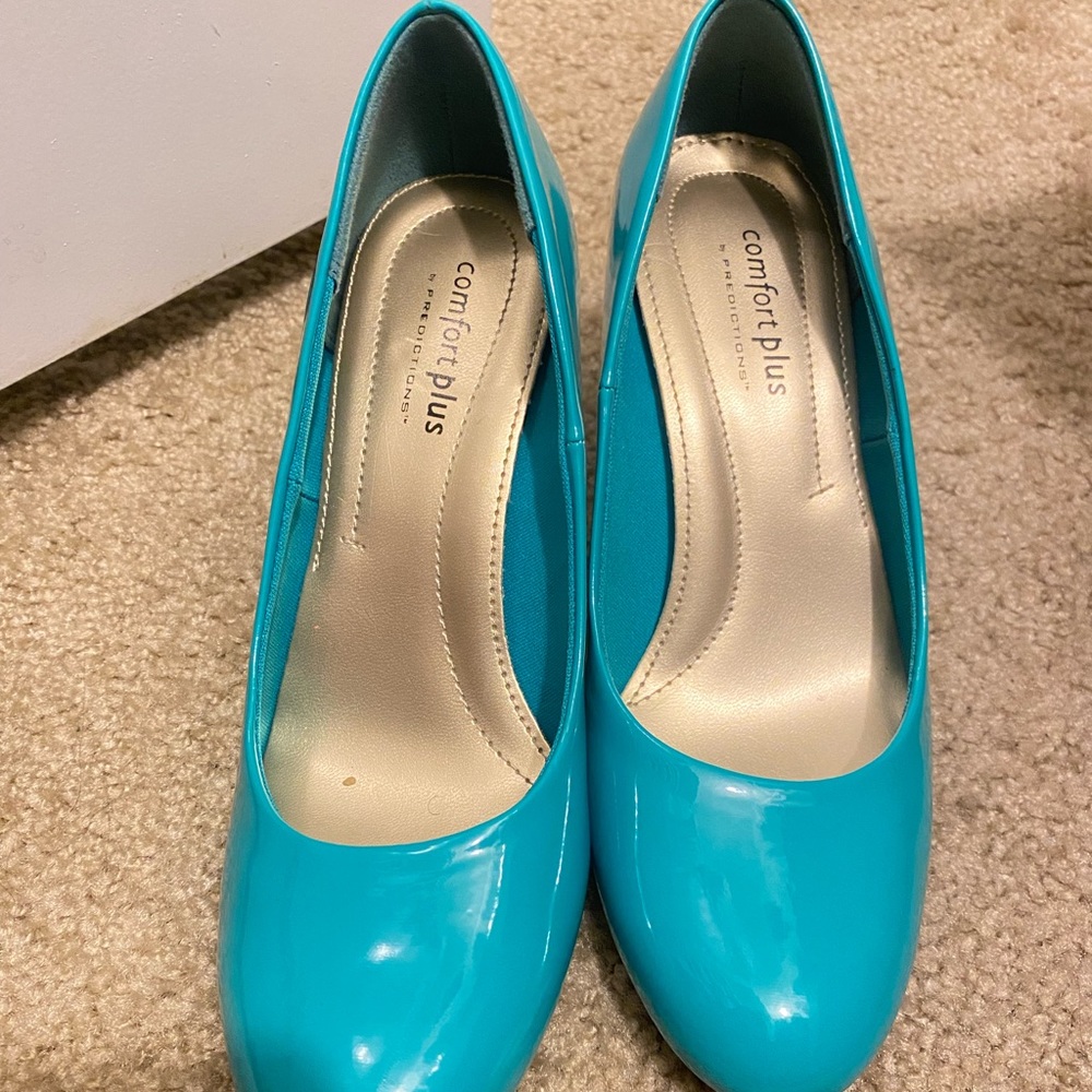 Teal color heels size 6